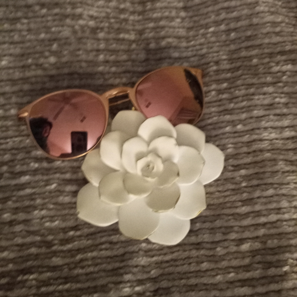 Pink Mirrored Aviator Sun Glasses - Picture 7 of 7